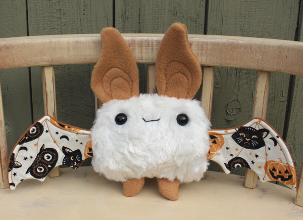 Small White & Tan Bat with Vintage Halloween Wings